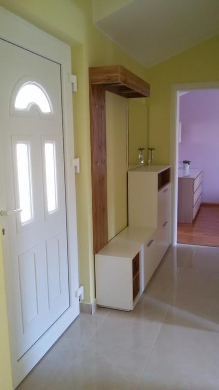 Apartman Viktorija Apartamento Vodice Exterior foto