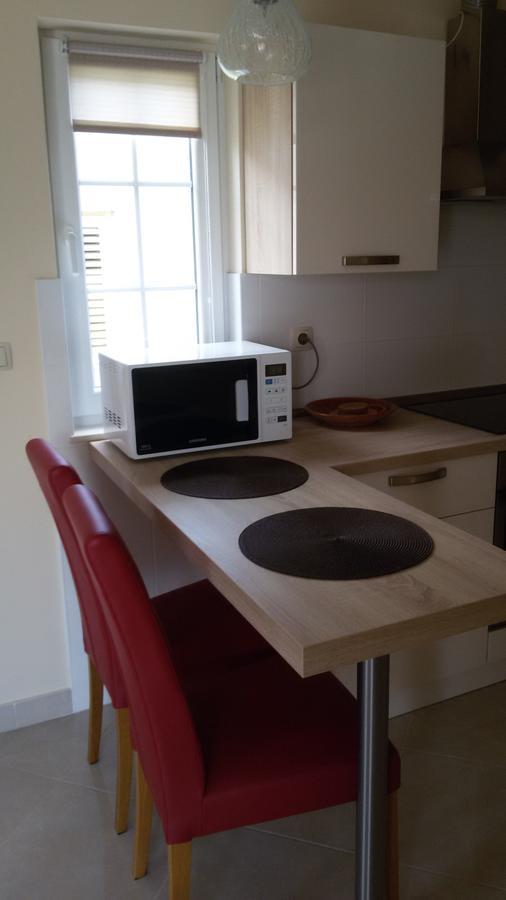 Apartman Viktorija Apartamento Vodice Exterior foto